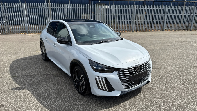 Peugeot 208 1.2 PureTech 100 GT 5dr Petrol Hatchback - Image 20